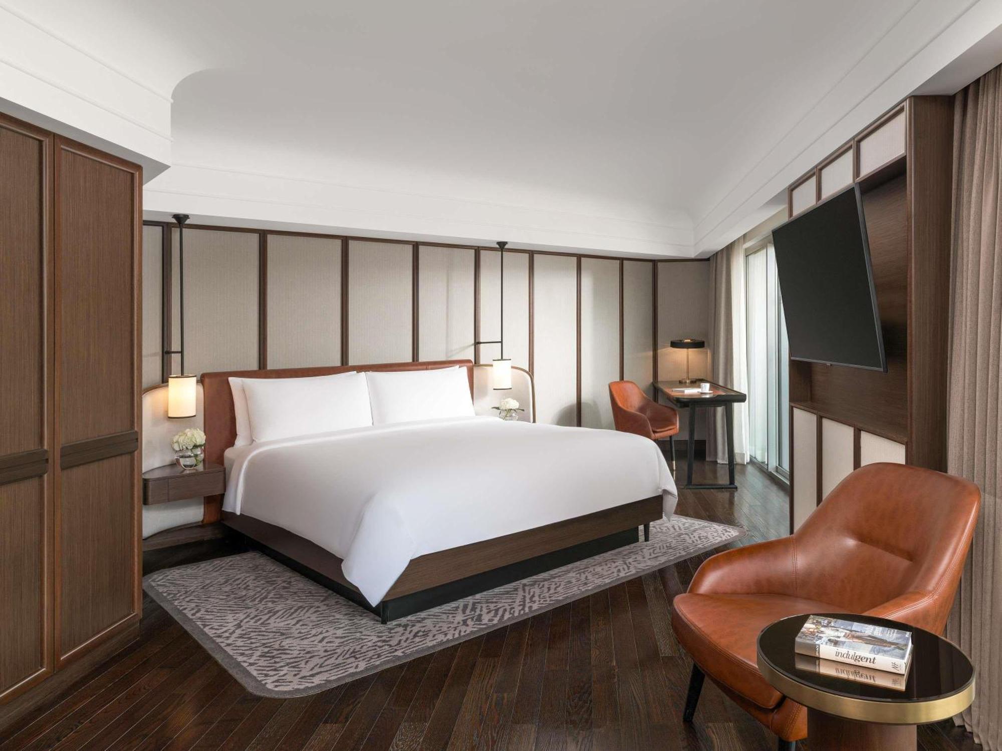 Signature Salon King Suite Separate Lounge Two Balconies