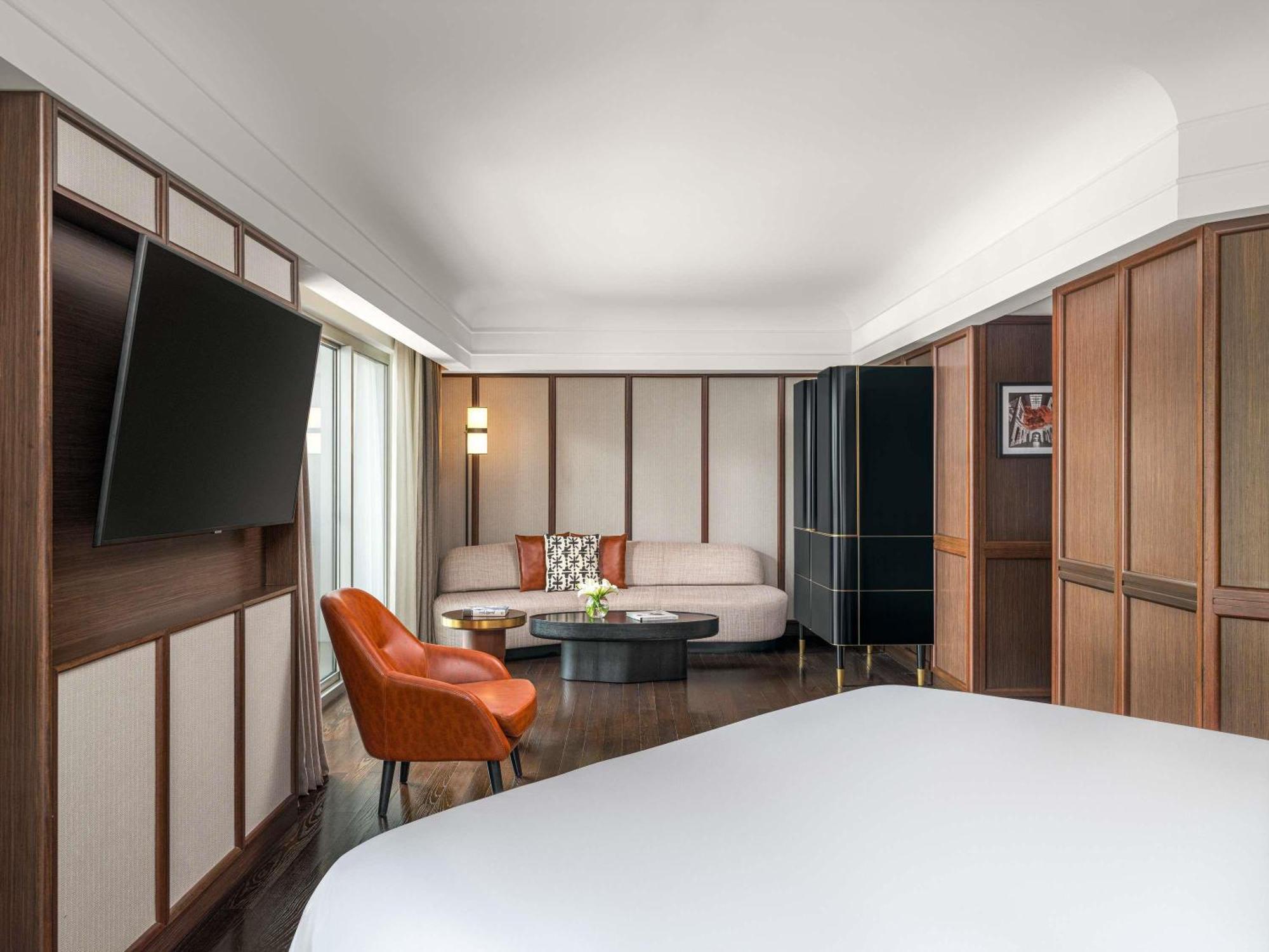 Signature Salon King Suite Separate Lounge Two Balconies